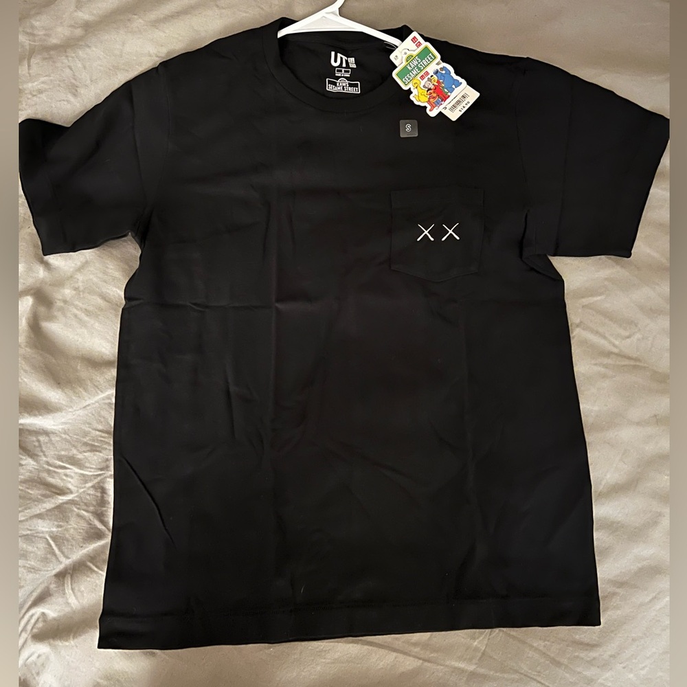 Kaws Sesame Street Uniqlo T Shirt. Size Medium